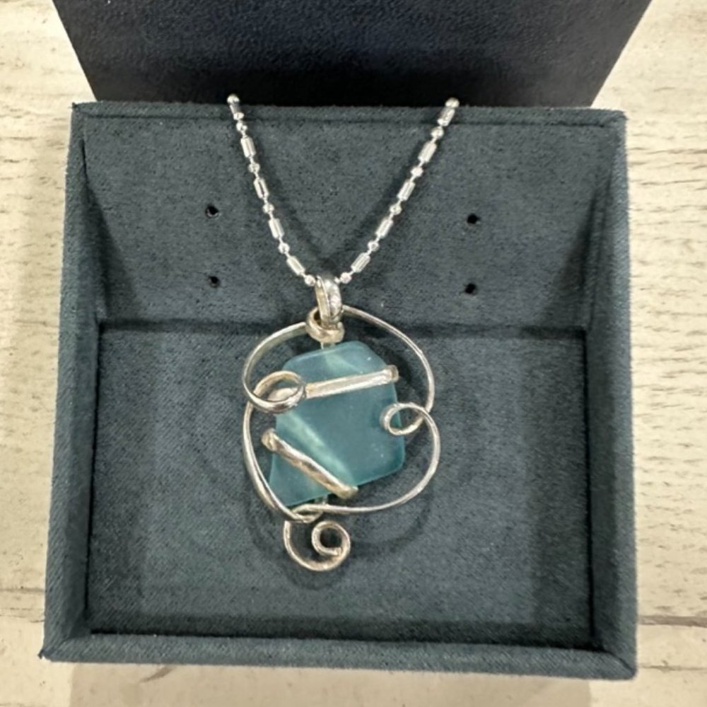 Pendant - Picture 2 of 3